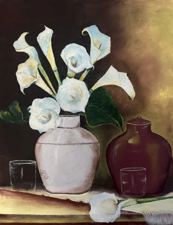 Painting by Expedito Carneiro da Silva, work 52. White calla lilies in a pale vase beside a lidded wine-red jar and two glasses on a table, with one flower lying in front and a dark background that brightens to gold on the right.
