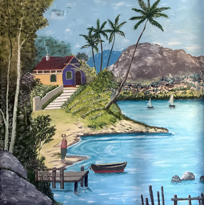 Pintura de Expedito Carneiro da Silva, obra 53. Lago azul com uma casa de telhado vermelho no alto da margem, coqueiros, um pescador na areia, um barco junto ao pequeno cais e veleiros ao fundo, diante de um morro.